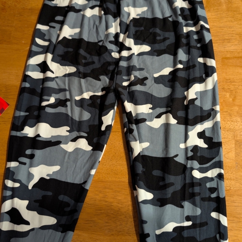 SHEIN Black and Gray Camouflage Leggings